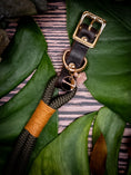 Bild in Galerie-Betrachter laden, Premium dog collar in olive green with leather strap.
