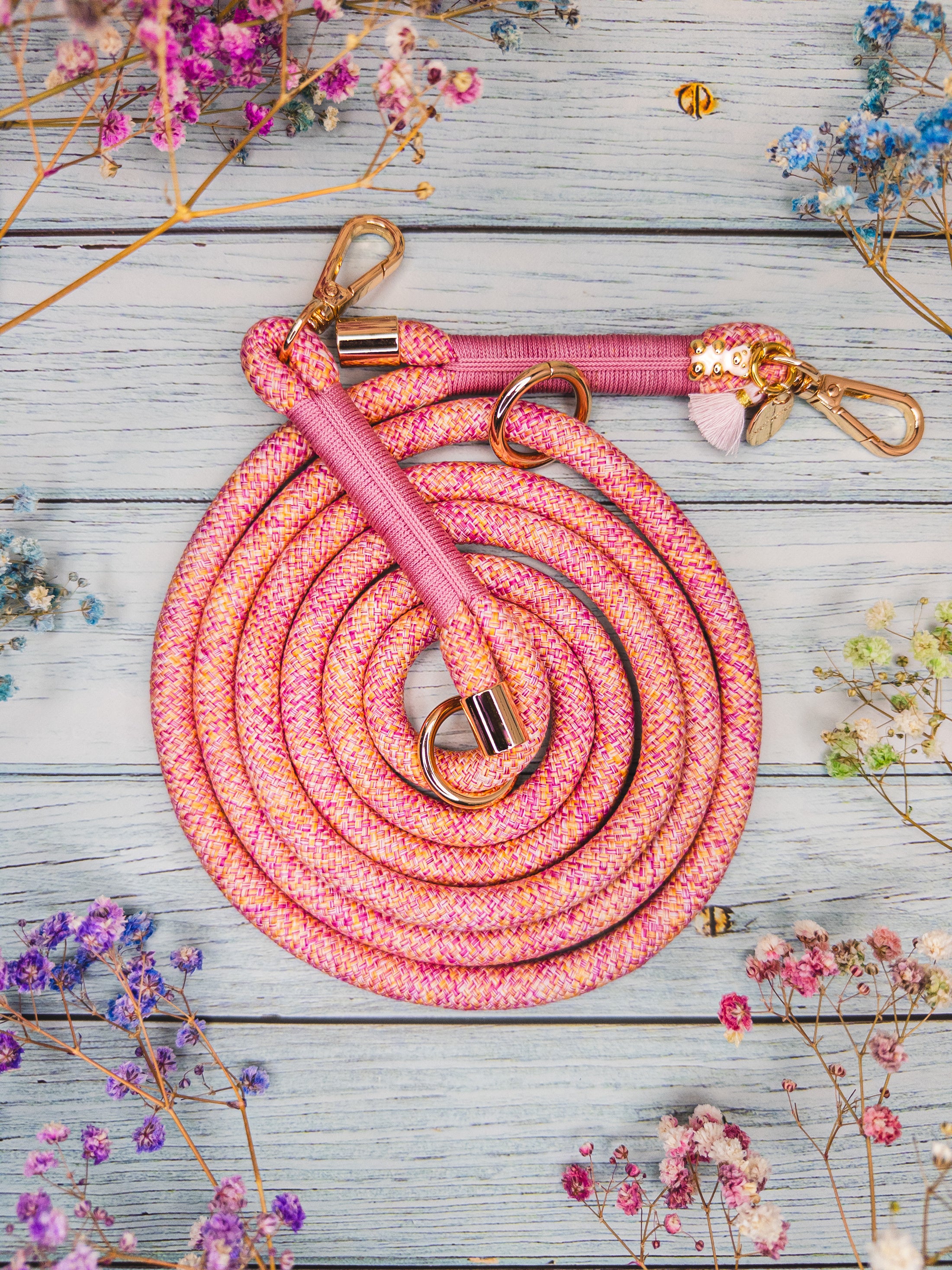 Luxury rope leash for puppies and small dogs.