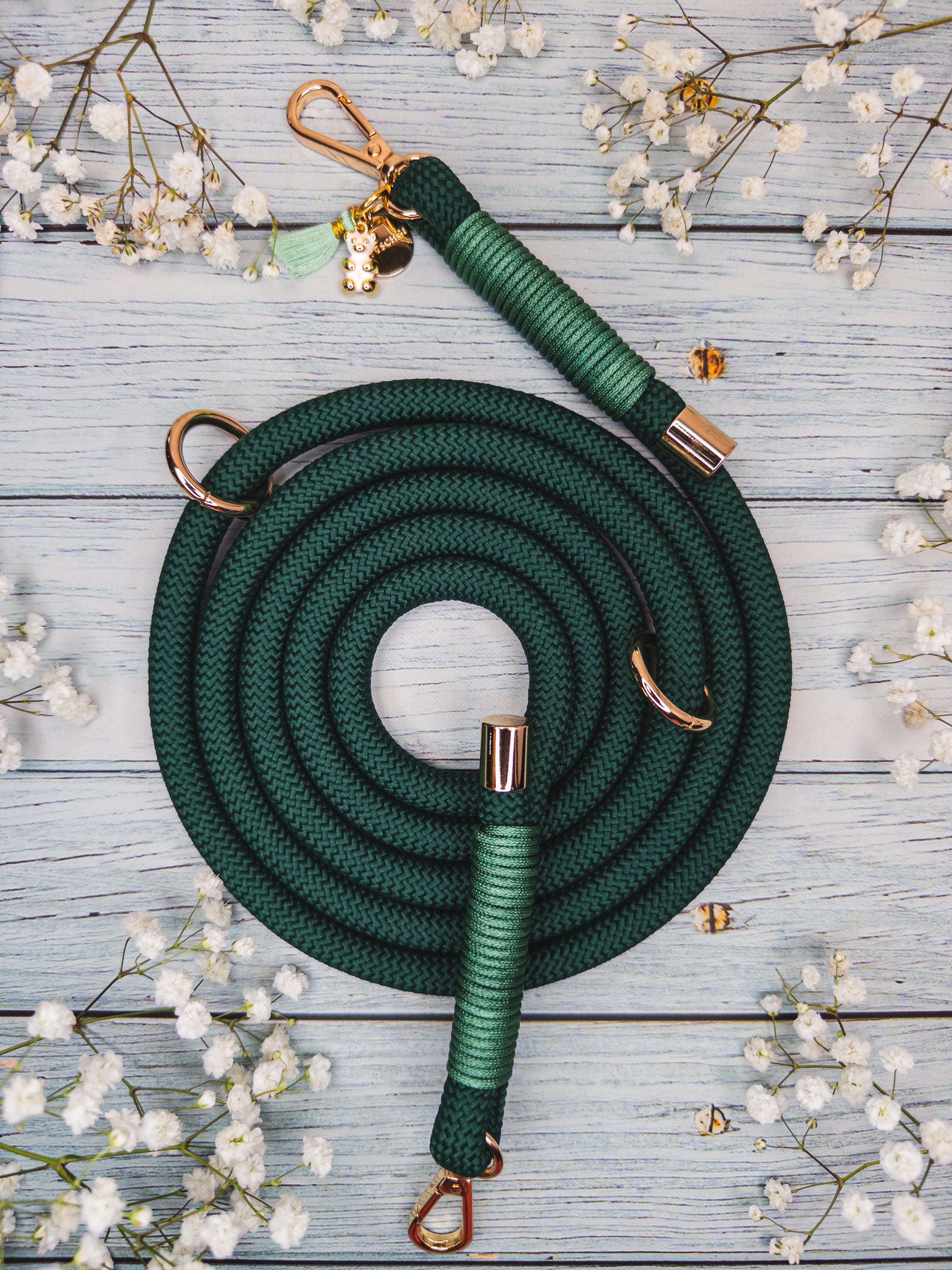 Premium rope leash in green for puppies and small dogs.